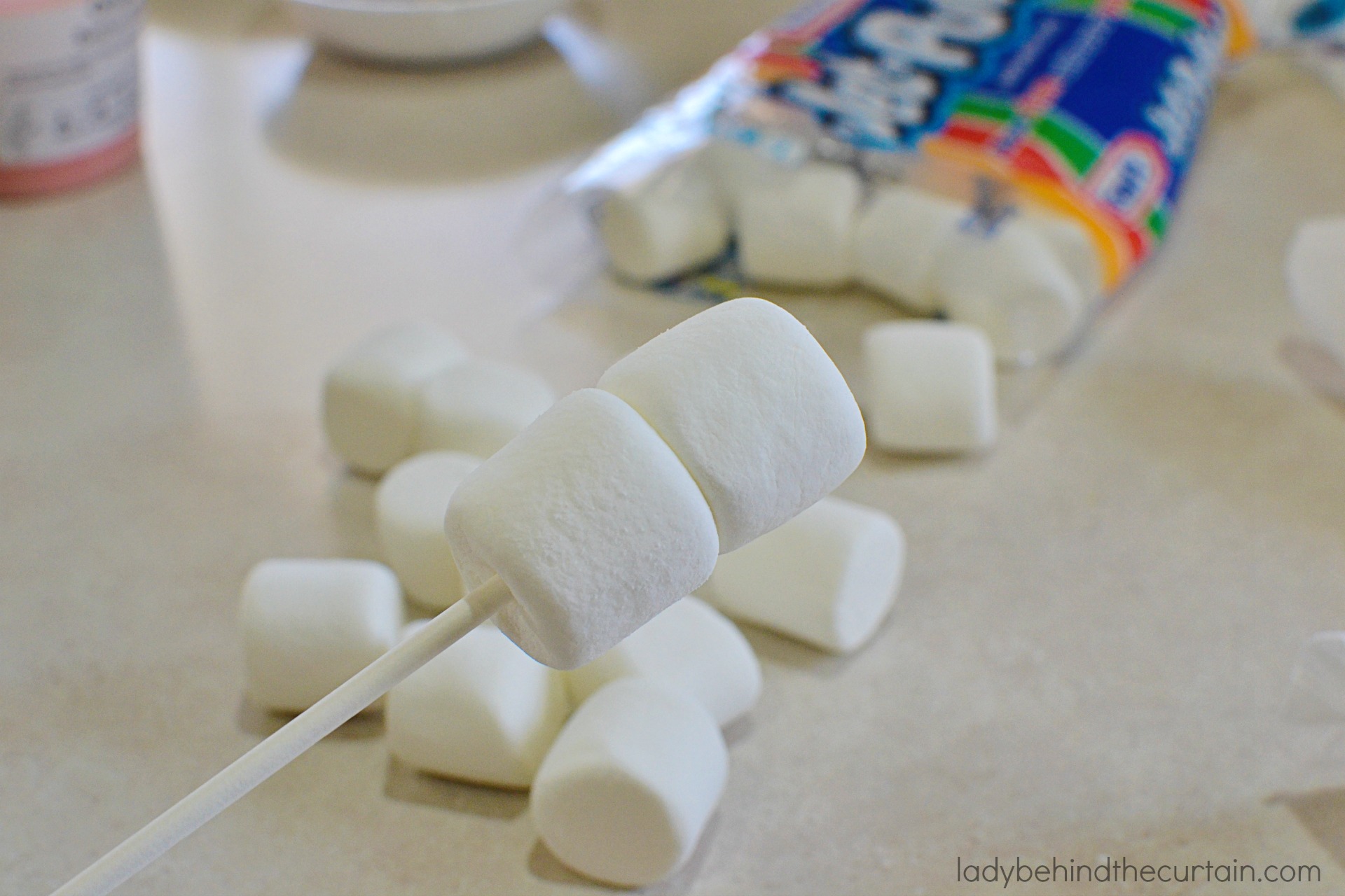 How to Decorate Marshmallow Pops 11