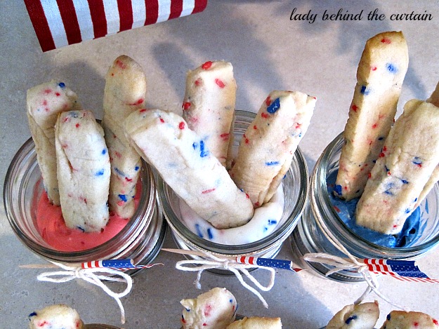 https://www.ladybehindthecurtain.com/wp-content/uploads/2012/05/Lady-Behind-The-Curtain-Patriotic-Cookie-Dippers-2.jpg