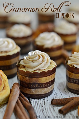Cinnamon Roll Cupcakes | Tastes just like a light and fluffy cinnamon roll! Two treats in one!