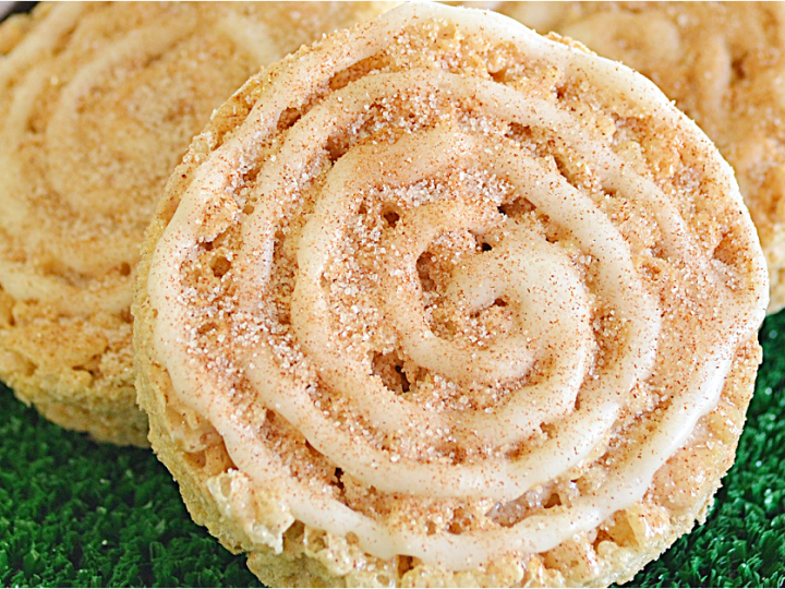 Cinnamon Roll Rice Krispies Treats