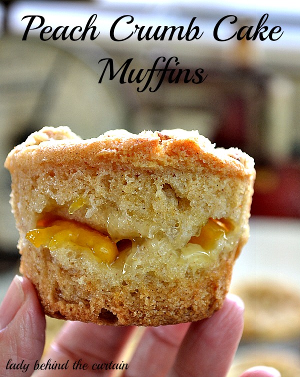 Lady-Behind-The-Curtain-Peach-Crumb-Cake-Muffins-3