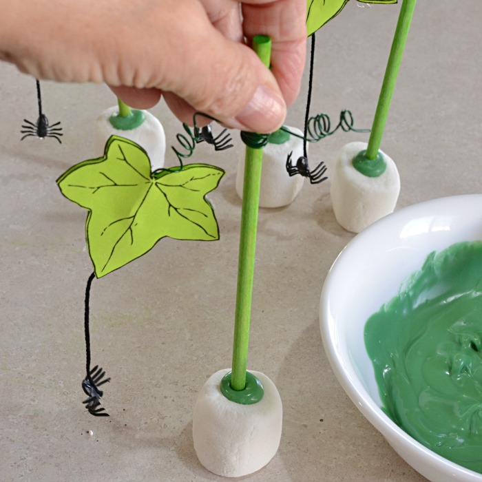 Halloween Marshmallow Pumpkin Pops