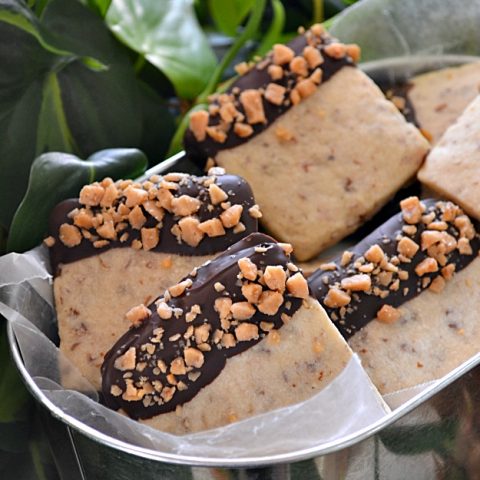 Pecan Shortbread Cookies - Lady Behind The Curtain