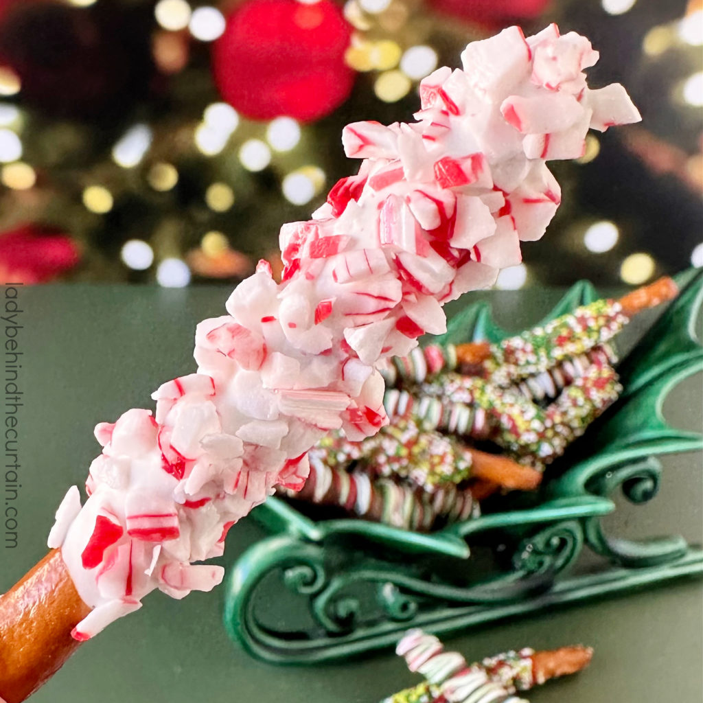 Mini Holiday Pretzel Dippers