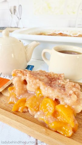 Slow Cooker Peach Cobbler