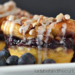 Cinnamon Blueberry Crumble Muffins - Lady Behind The Curtain