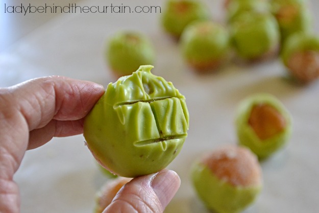 Easy Caramel Apple Donut Pops - Lady behind The Curtain