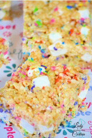 Easy Microwave Vanilla Rice Krispy Treats