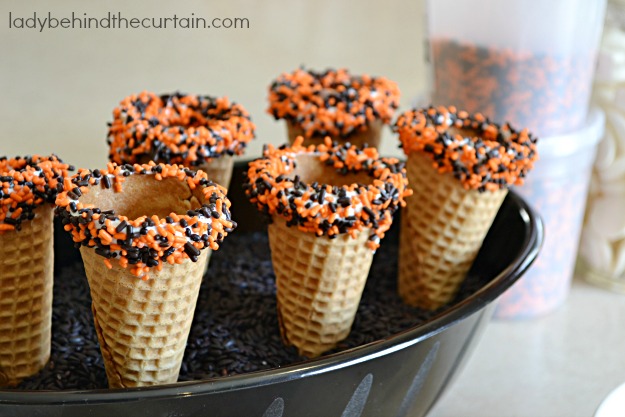 Halloween Cheesecake Cones - Lady Behind The Curtain 