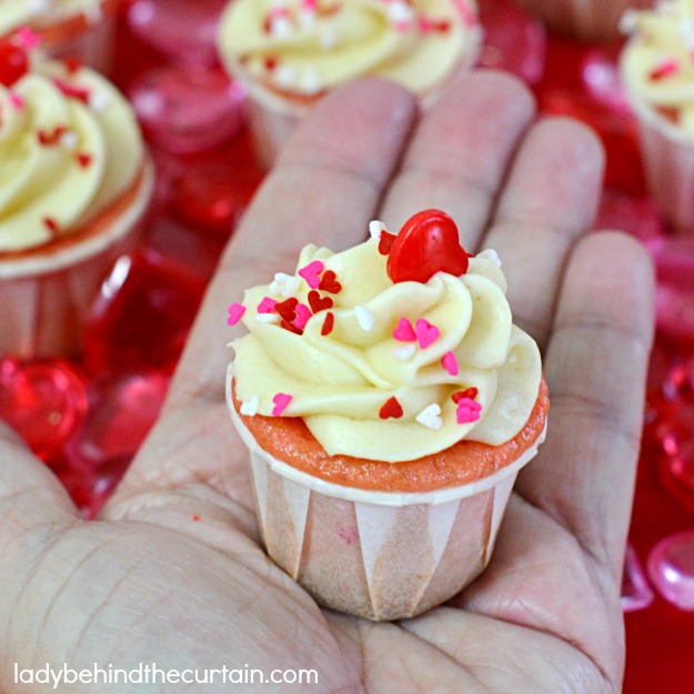 Mini Strawberry Cheesecake Cupcakes - Lady Behind The Curtain