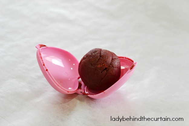 Red Velvet Heart Cake Pops - Lady Behind The Curtain
