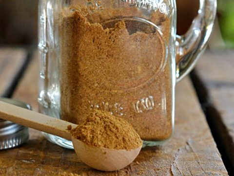 Homemade Pumpkin Pie Spice Blend | Bring the warm flavors of Fall to your table with this easy to make spice blend.