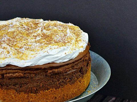 S'more Cheesecake | A rich and creamy decadent chocolate filling topped with a pillow of homemade marshmallow fluff!
