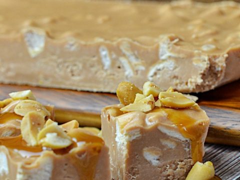 5 Minute Caramel Apple Fudge | Celebrate the colder weather with my Fall inspired fudge!