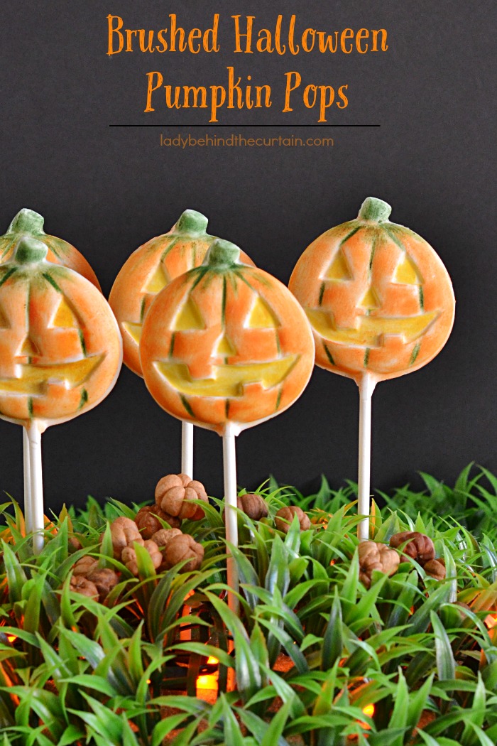 Brushed Halloween Pumpkin Pops | These super easy Halloween party favorites look like a professional made them.