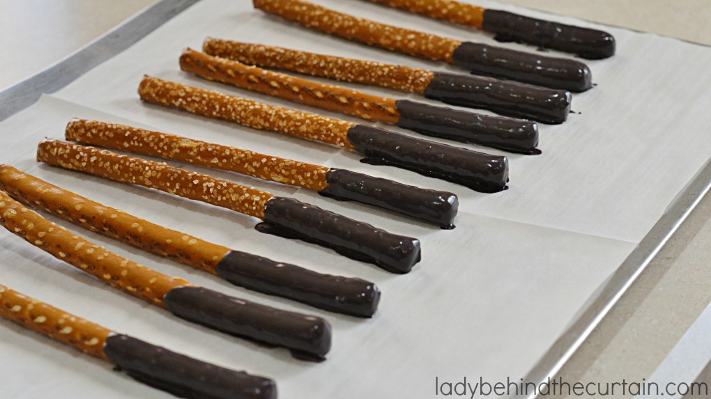 Light Saber Pretzels | Celebrate the NEW Star Wars The Force Awakens movie with these easy to make treats!