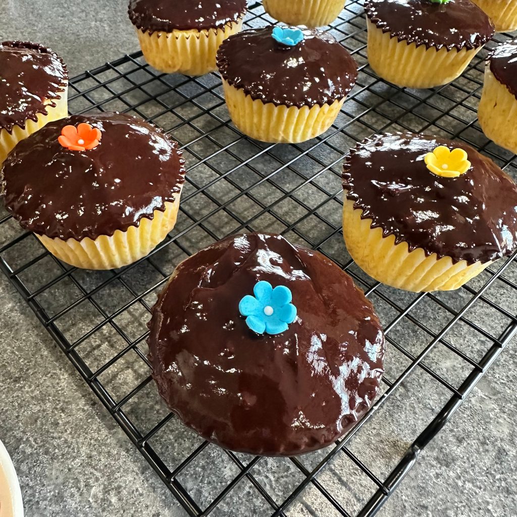 Eclair Cupcakes