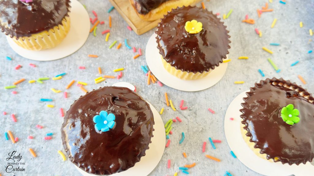 Eclair Cupcakes