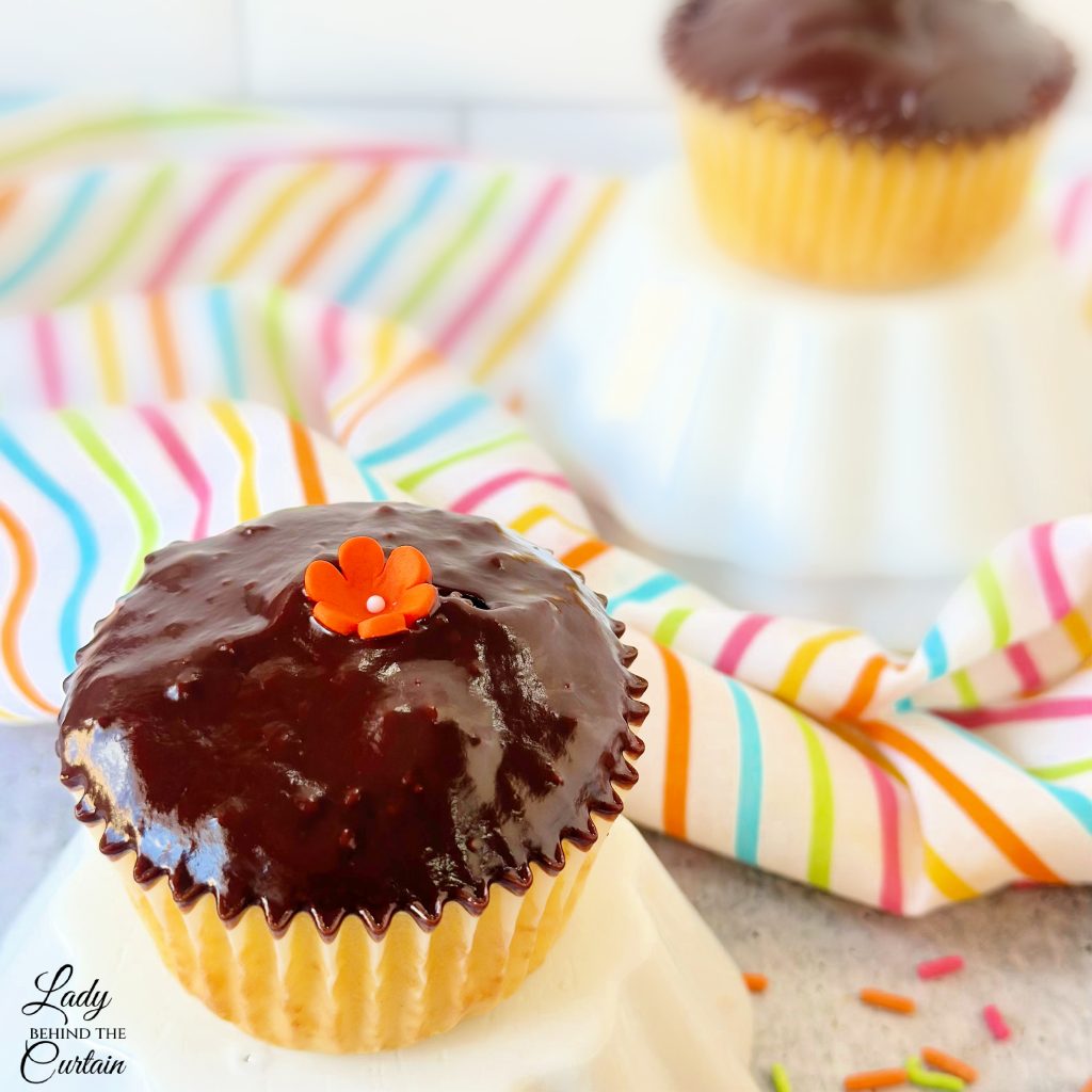 Eclair Cupcakes