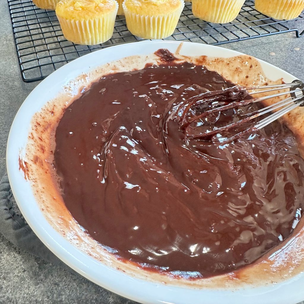 Eclair Cupcakes