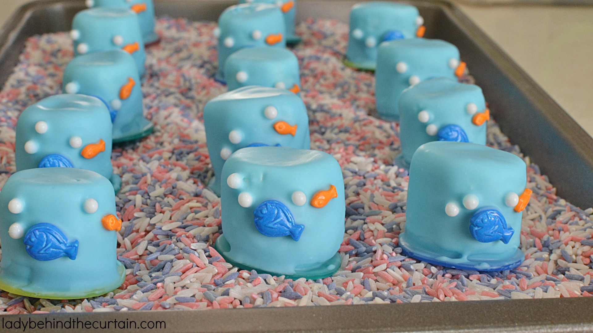Finding Dory Marshmallow Ring Pops | Recycle your ring pops into marshmallow pops for your kids birthday party!