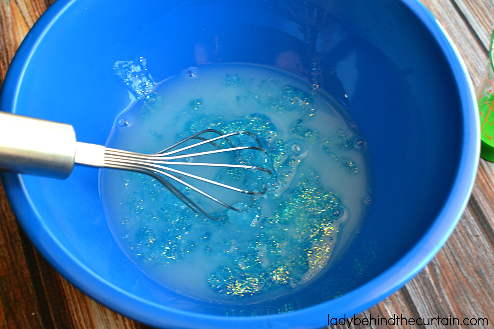 How To Make Finding Dory Glitter Slime | Create a fun and easy activity for the kids this summer and celebrate the release of the new movie Finding Dory by making Glitter Slime!