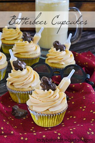 Butterbeer Cupcake Recipe | Now you can experience your favorite treat from the Three Broomsticks at the Wizarding World of Harry Potter at home!