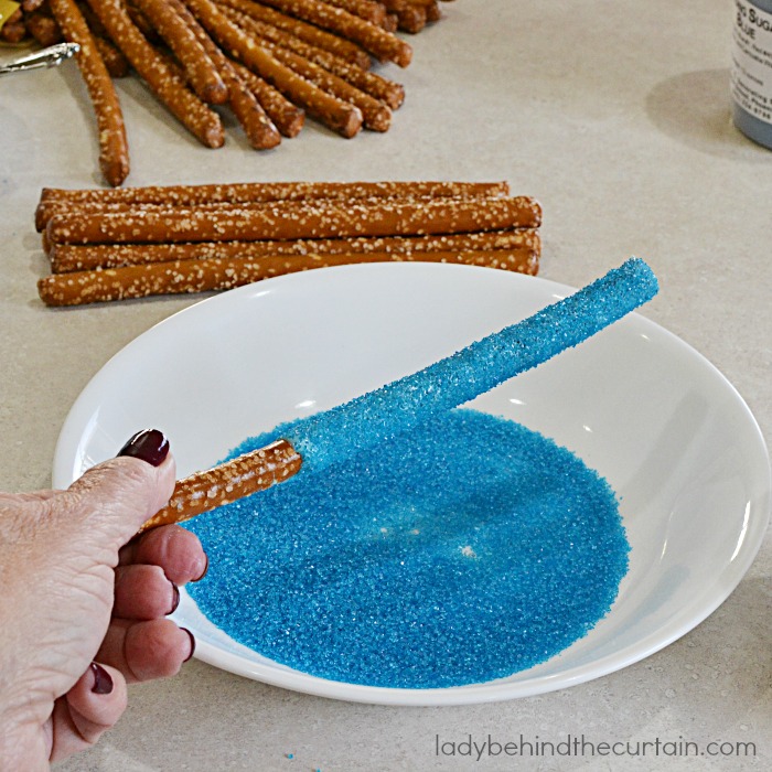 These Winter Icicle Pretzels would be awesome at a Frozen themed party. Display on your party dessert table or wrap up and hand out as party favors.