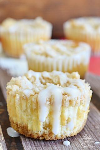 Mini Apple Crumb Cheesecakes