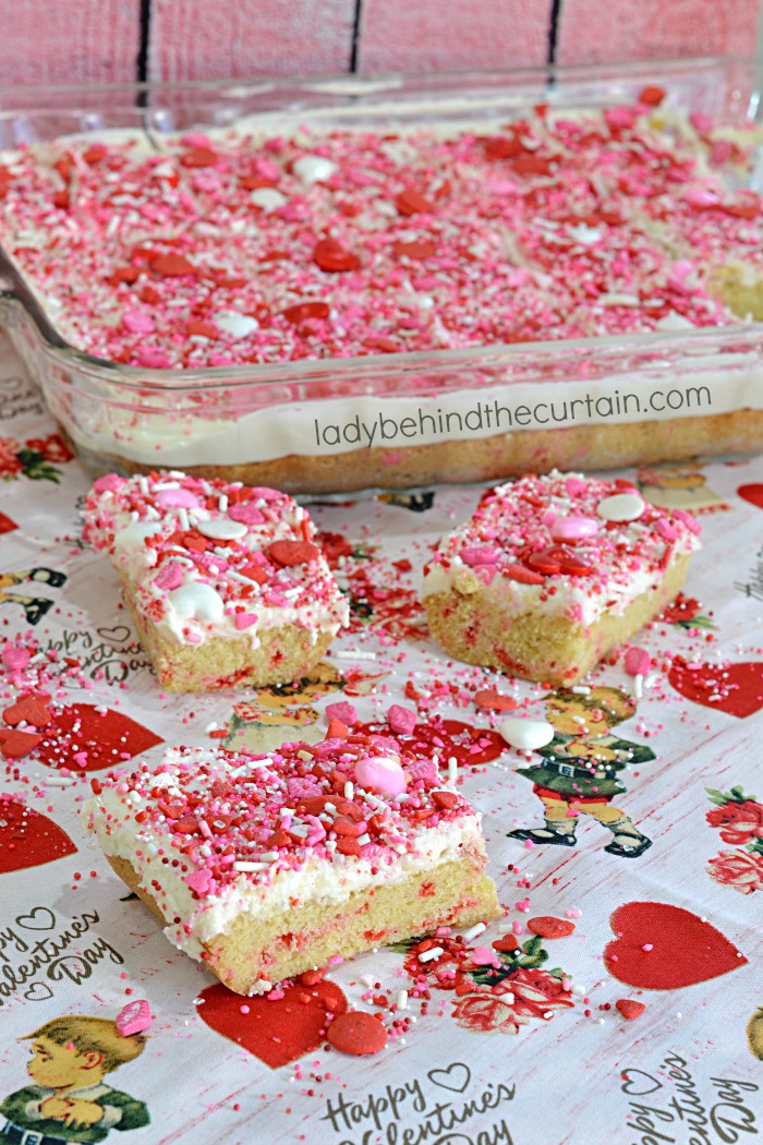 Valentine's Day Sugar Cookie Bars| kids party treats, valentine's day kids party, easy recipe, sugar cookie recipe