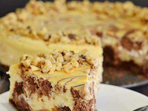 Brownie Swirl Cheesecake| chocolate desset, cheesecake, valentine's day dessert, brownie cheesecake recipe