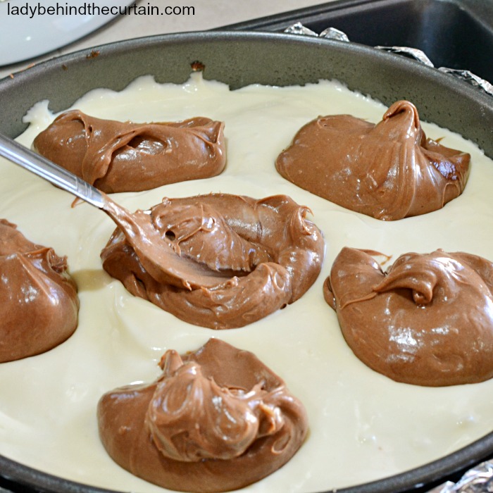 Brownie Swirl Cheesecake| chocolate desset, cheesecake, valentine's day dessert, brownie cheesecake recipe