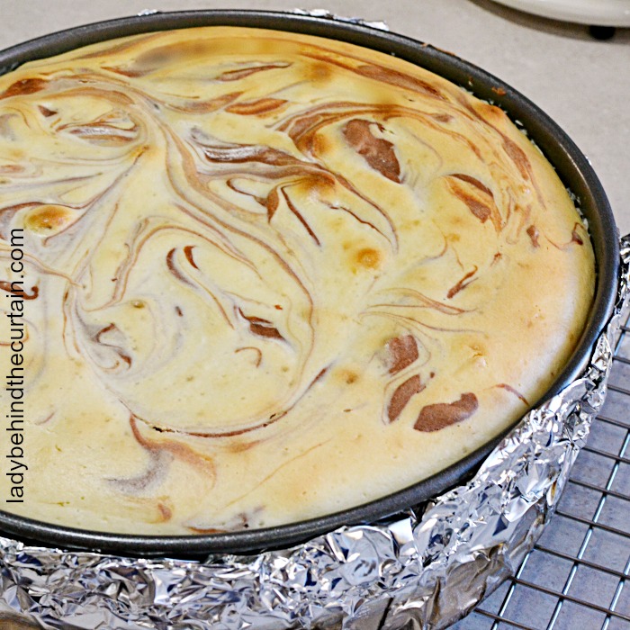 Brownie Swirl Cheesecake| chocolate desset, cheesecake, valentine's day dessert, brownie cheesecake recipe