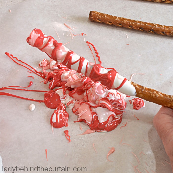 Marbled Valentine's Day Pretzels| decorated pretzels, valentine's day pretzels, marble pretzels, valentine's day dessert
