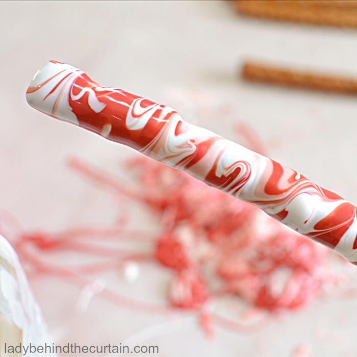 Marbled Valentine's Day Pretzels| decorated pretzels, valentine's day pretzels, marble pretzels, valentine's day dessert