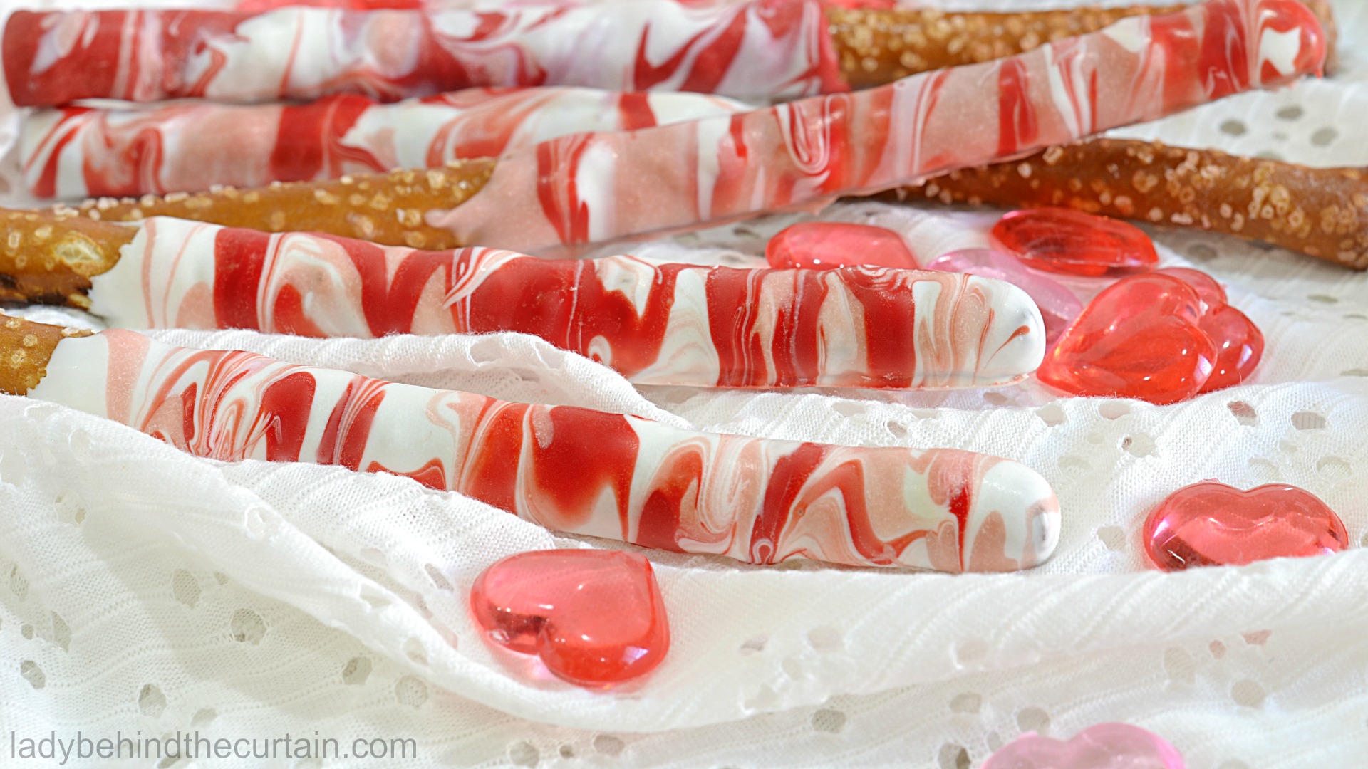 Marbled Valentine's Day Pretzels| decorated pretzels, valentine's day pretzels, marble pretzels, valentine's day dessert