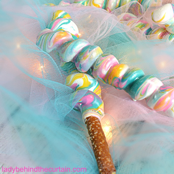 Unicorn Pretzels | unicorn birthday party, little girls birthday party dessert, decorated pretzels, unicorn party favor