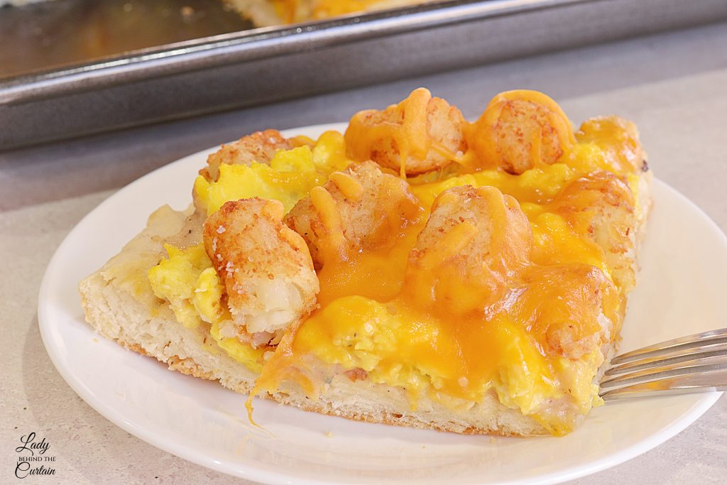 Biscuits and Gravy Breakfast Pizza