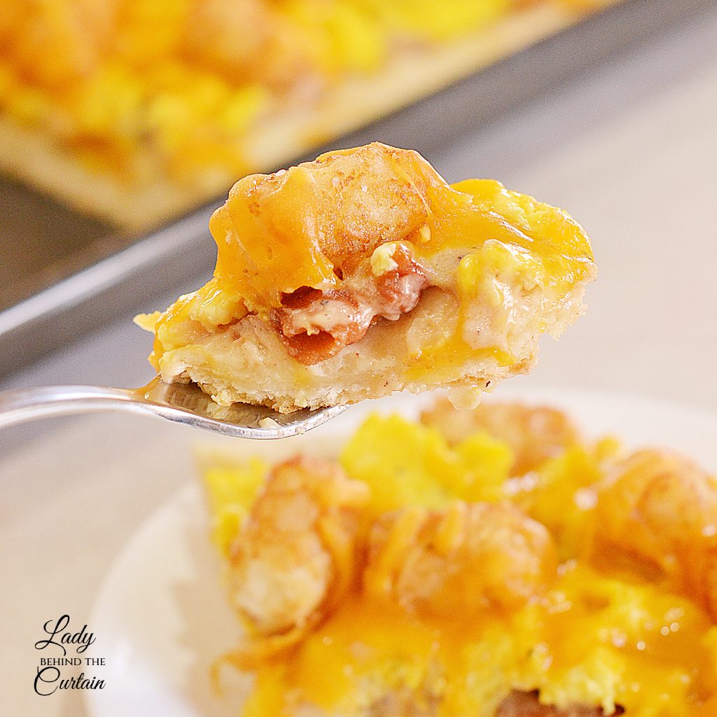 Biscuits and Gravy Breakfast Pizza