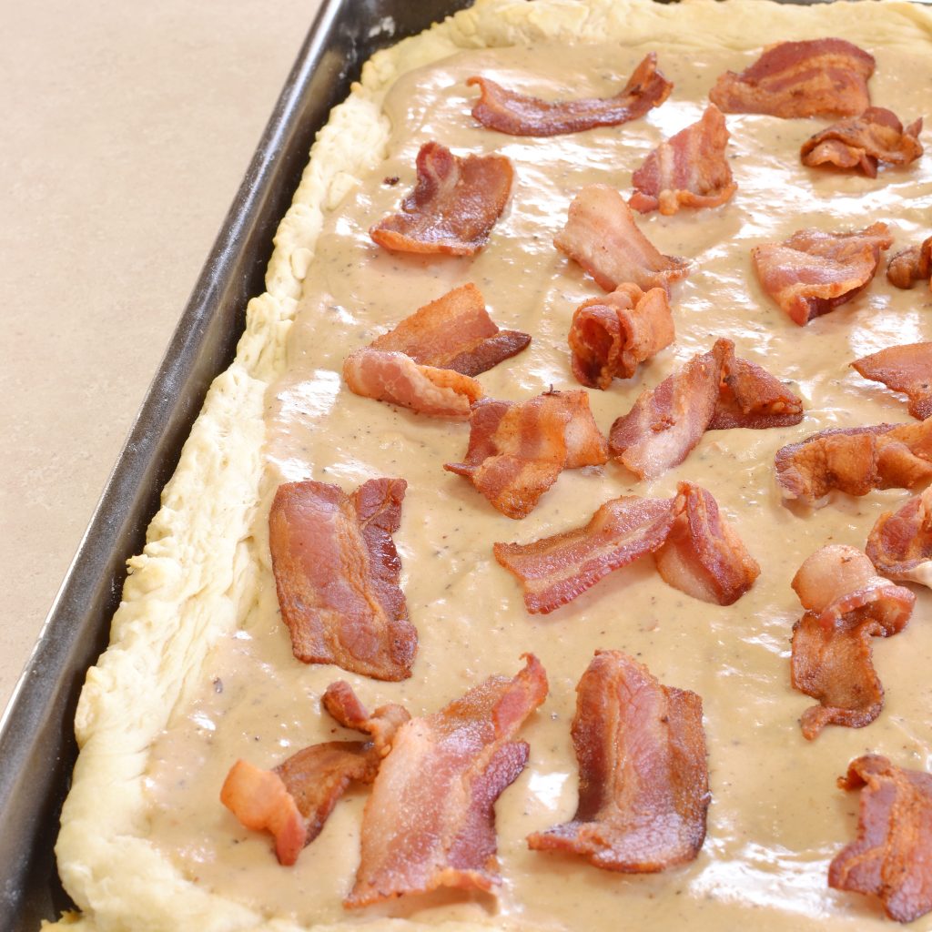 Biscuits and Gravy Breakfast Pizza