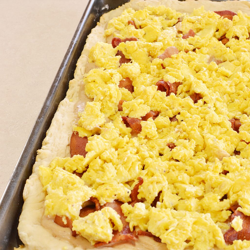 Biscuits and Gravy Breakfast Pizza