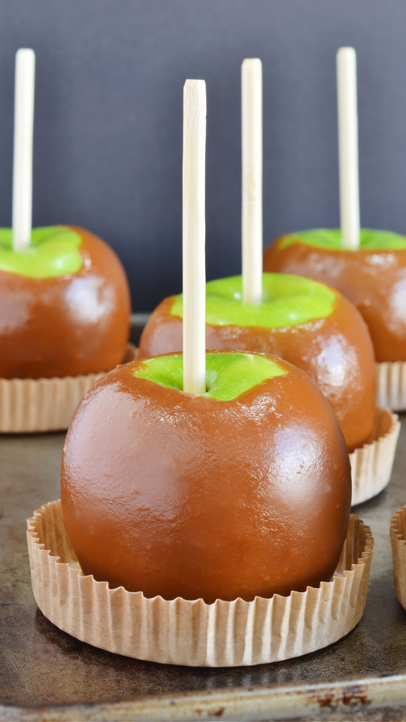 Old Fashioned Caramel Apples