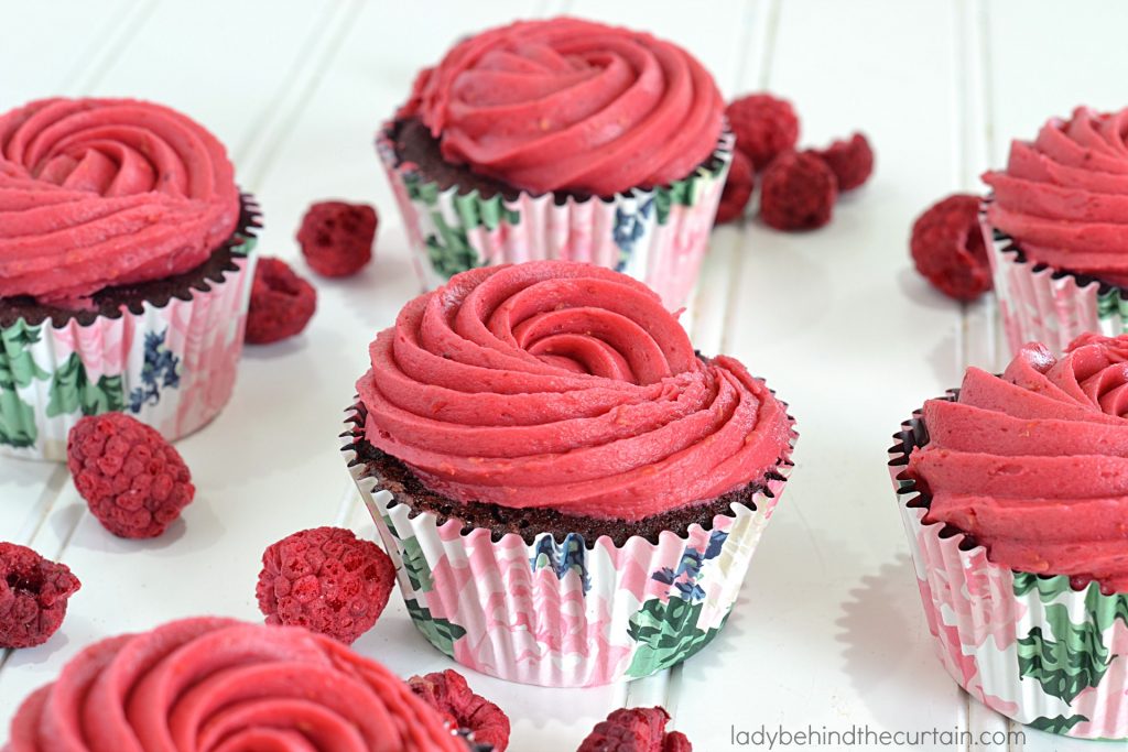 Tart Raspberry Cream Cheese Frosting, freeze dried raspberries