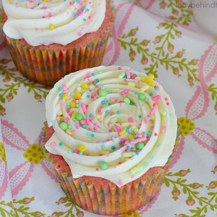 White Chocolate Frosted Strawberry Cupcakes