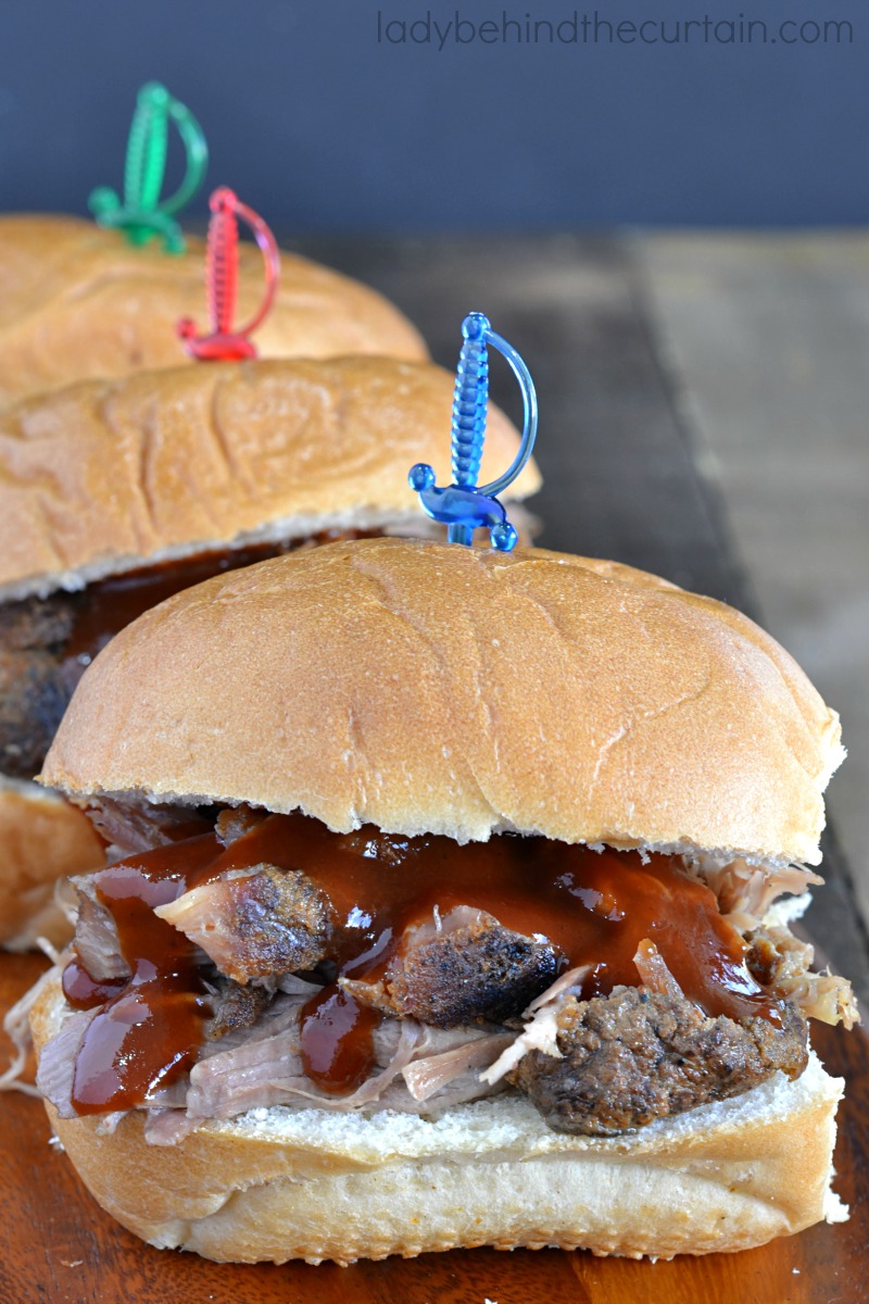 The Perfect Smoked Pulled Pork Sandwiches