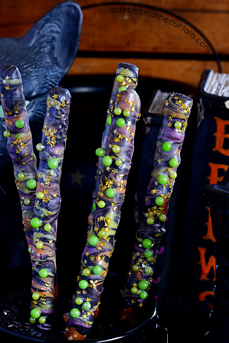 Hocus Pocus Halloween Decorated Pretzels