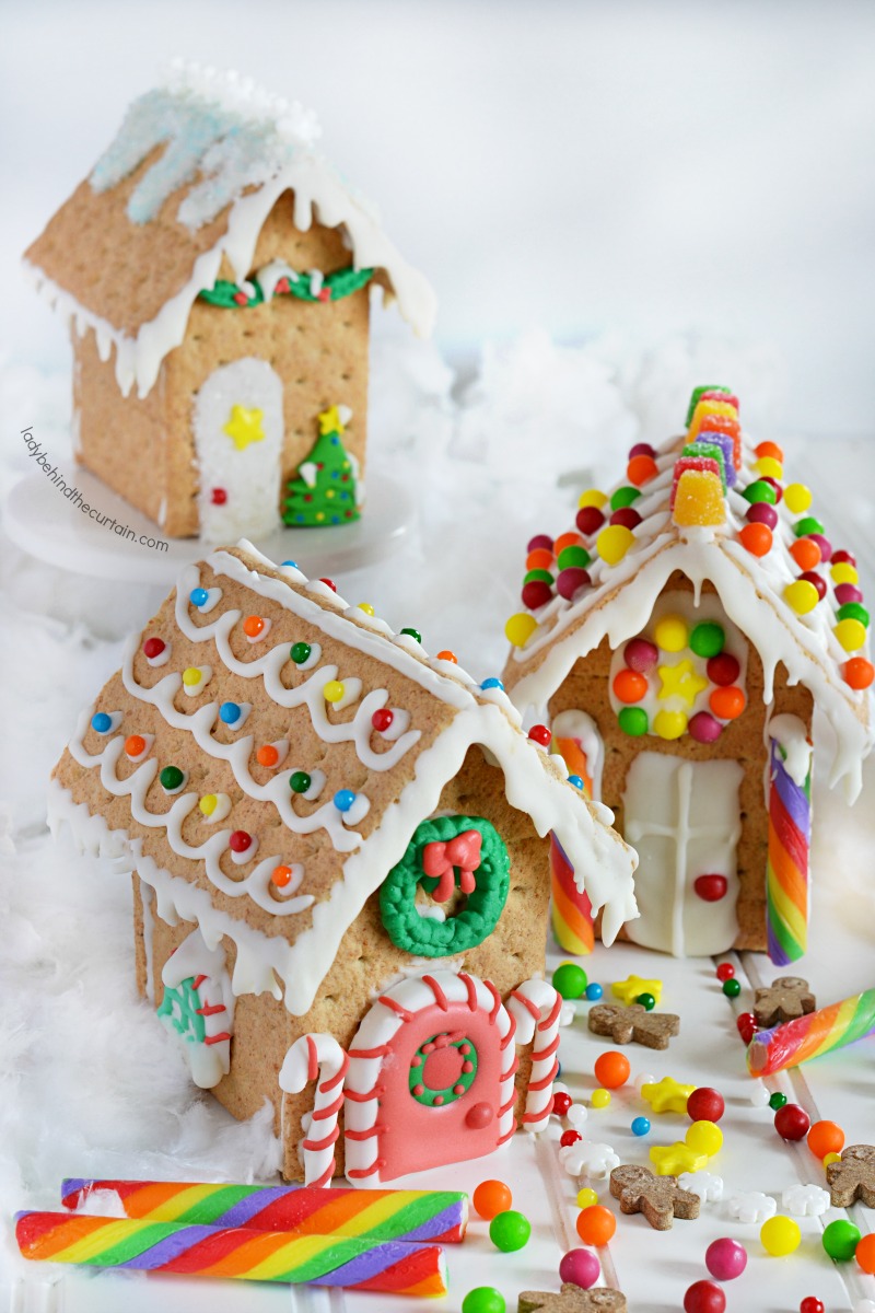 How to Make and Decorate a Mini Graham Cracker House Cake Topper