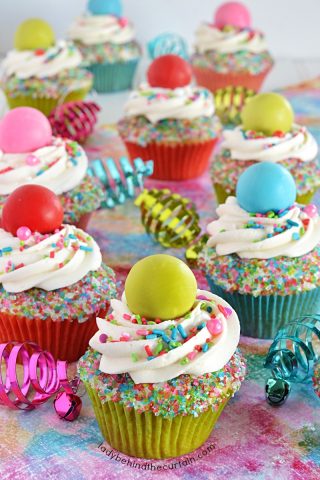 Merry and Bright Marshmallow Filled Christmas Cupcakes