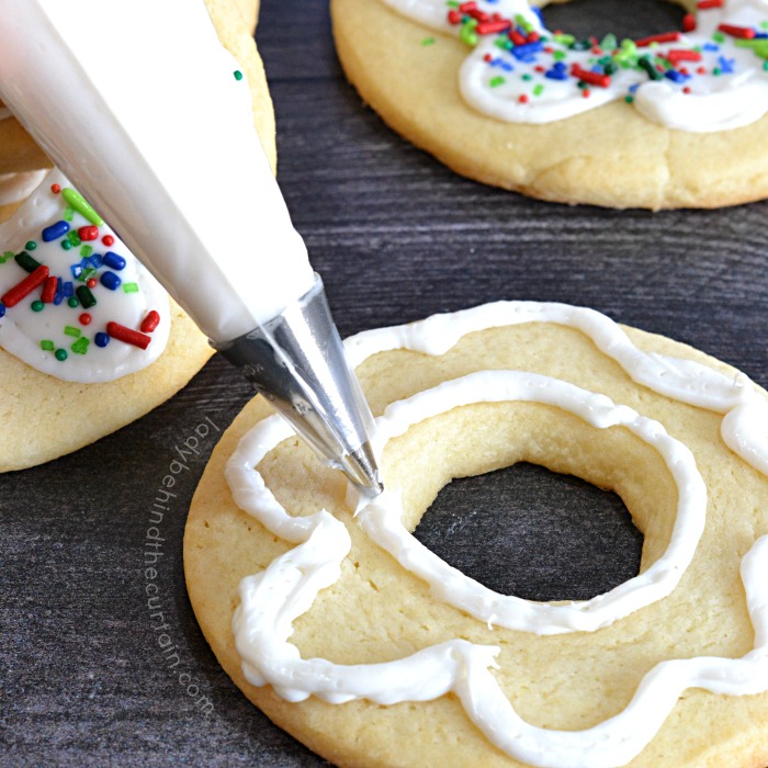 How I Get Icing in Those Little Bottles  Royal iced cookies, Cookie  decorating supplies, Icing