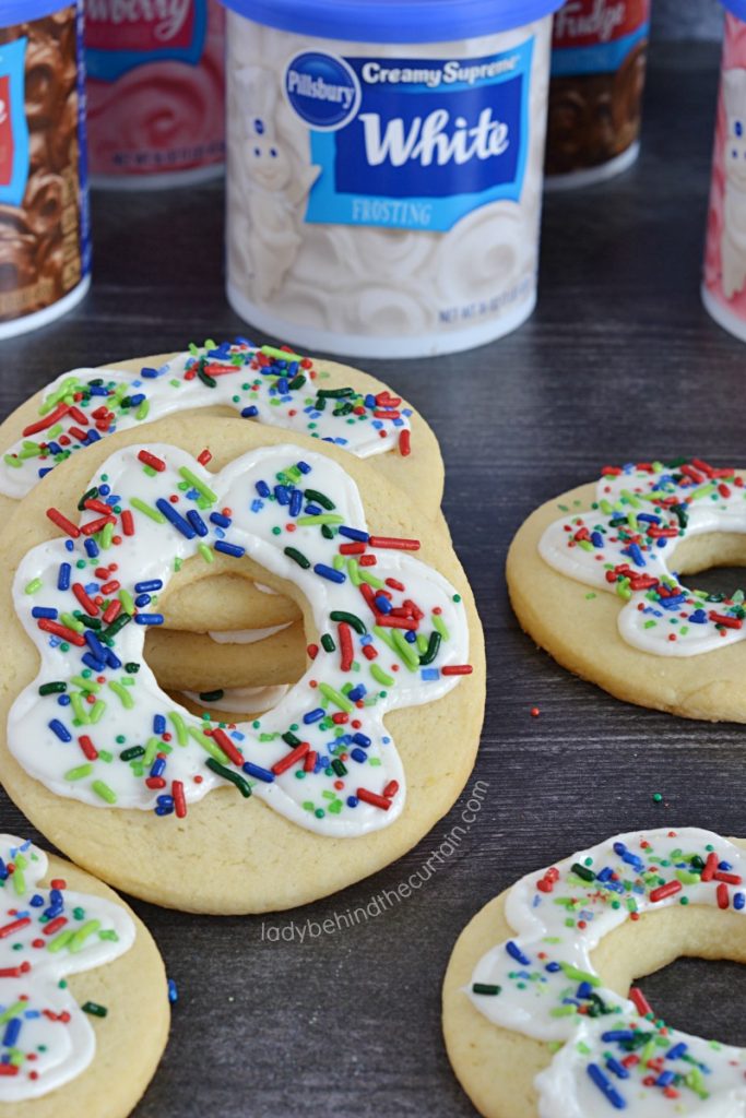 How To Decorate Cookies Like A Pro With Canned Frosting